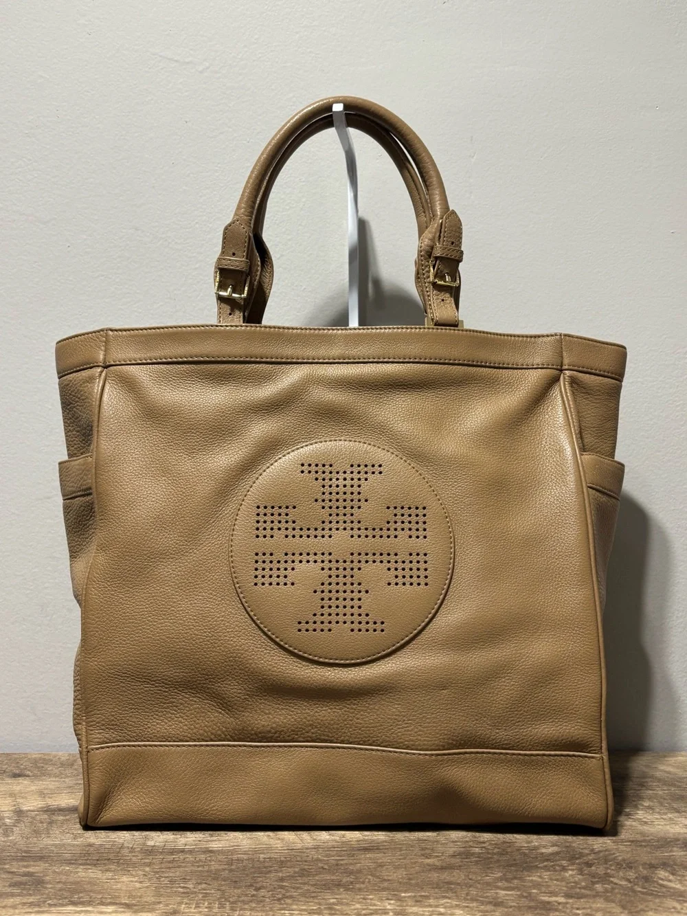 Tory Burch Kipp Tote in Sand Dollar